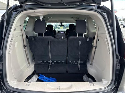 2022 Chrysler Voyager LX