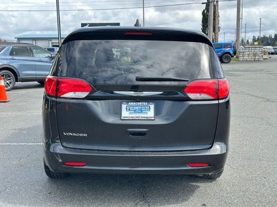 2022 Chrysler Voyager LX