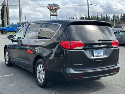 2022 Chrysler Voyager LX
