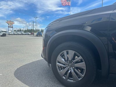 2025 Nissan Pathfinder SV