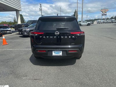 2025 Nissan Pathfinder SV