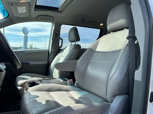 2017 Toyota Sienna XLE 7 Passenger
