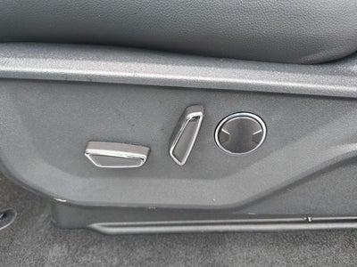 2025 Ford F-150 Lightning Lariat®