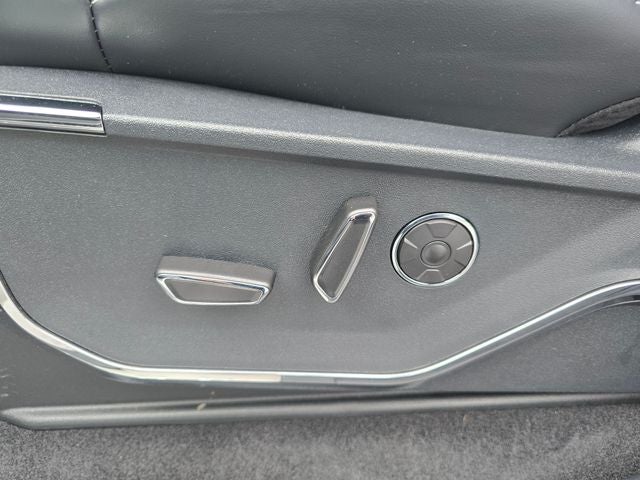 2025 Ford F-150 Lightning Platinum®